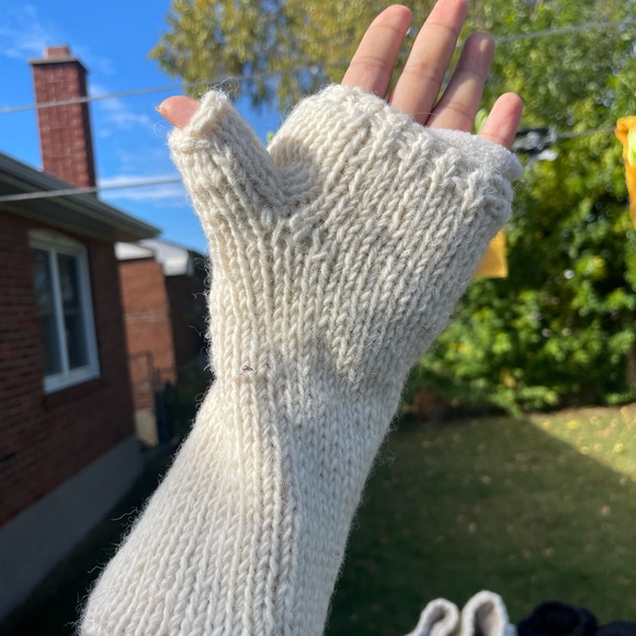 100% woolen Himalayan gloves n hat - Picture 13 of 16